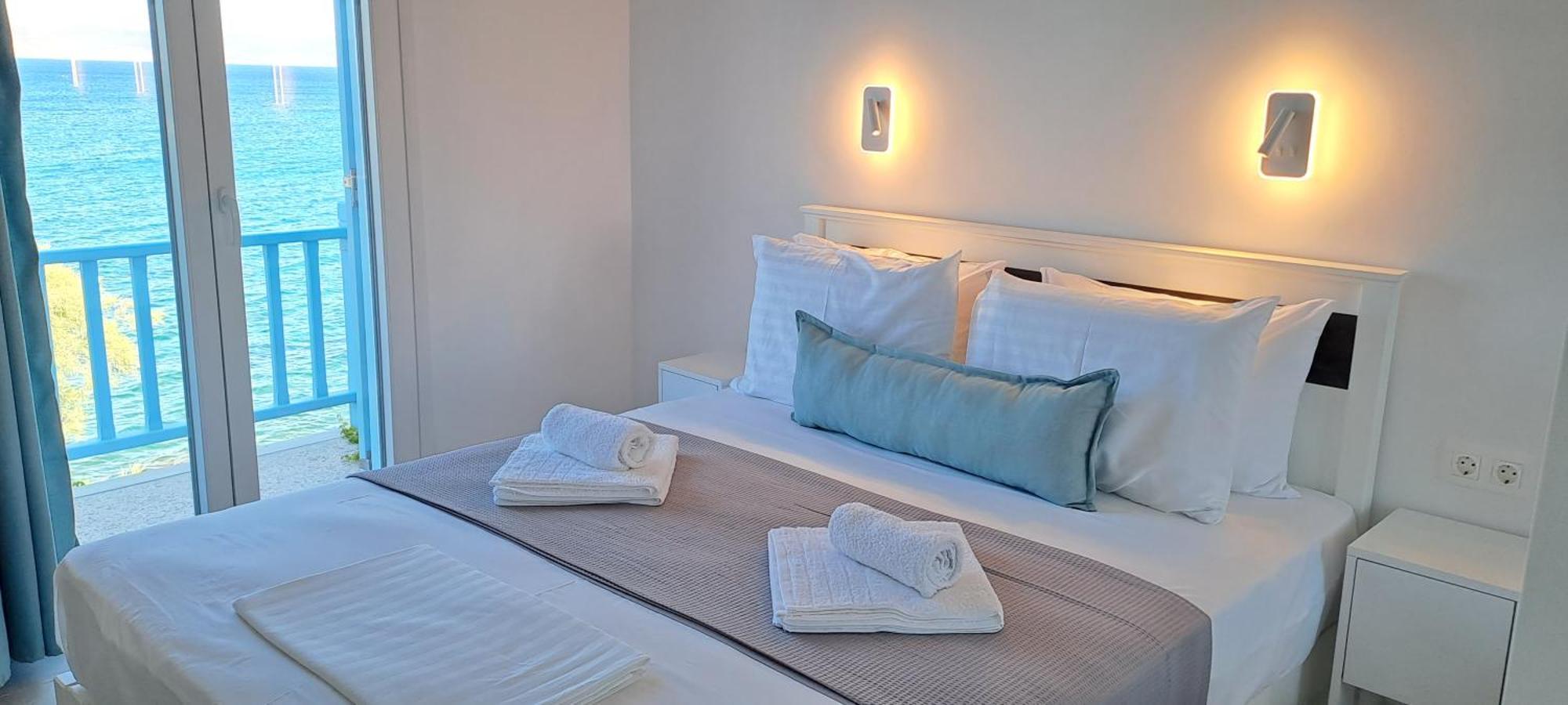 Dinas Inn Piso Livadi Esterno foto